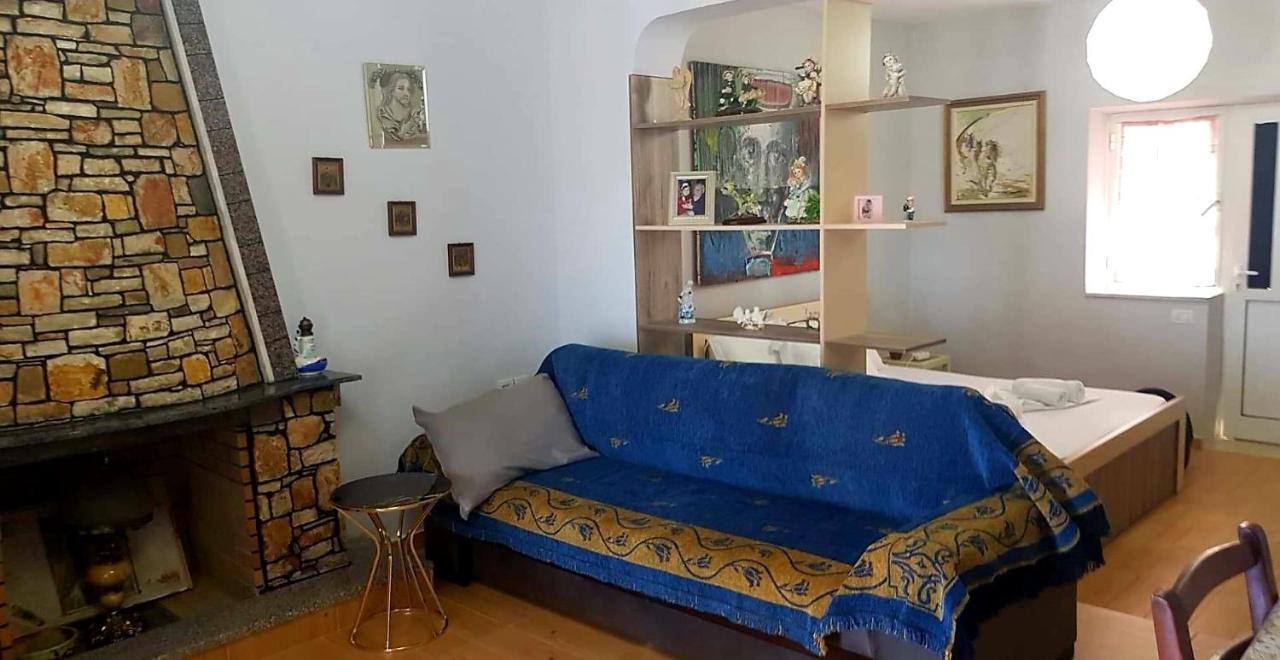 Aira Apartment Himare Exterior foto